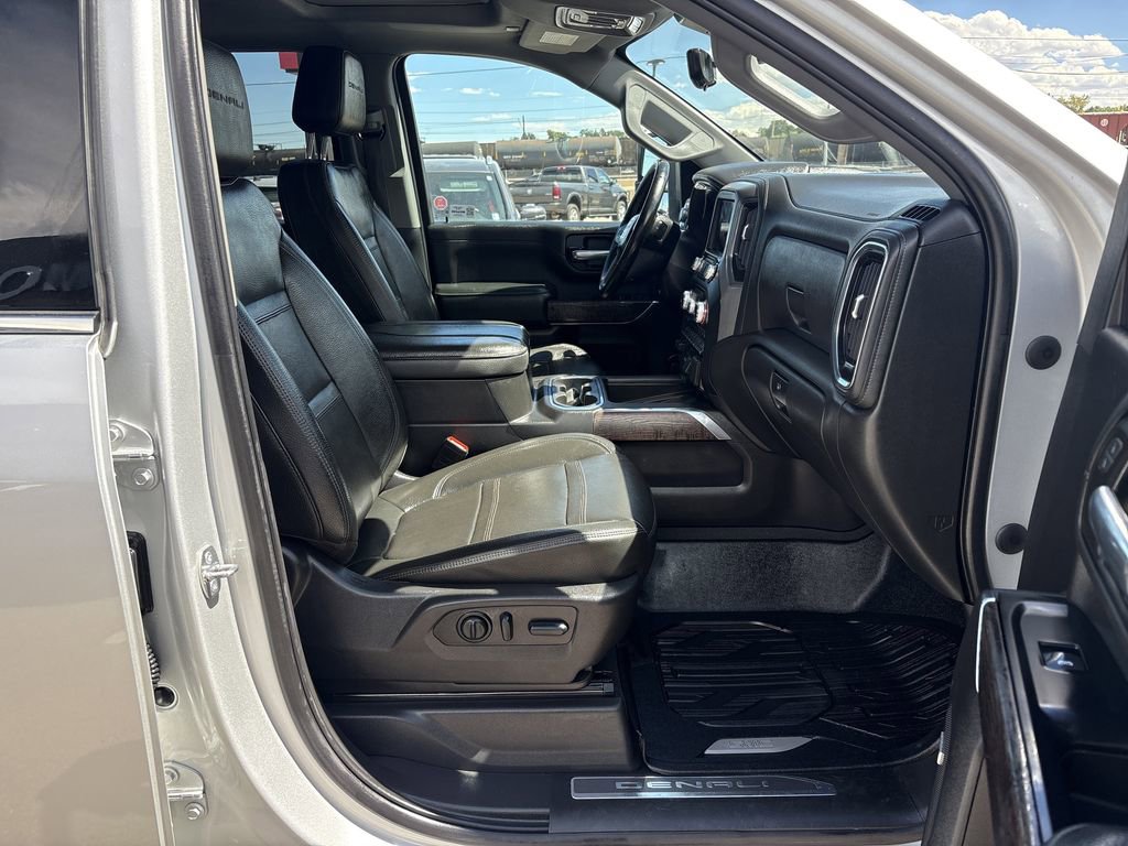 Used 2023 GMC Sierra 3500 Denali w/ Denali Ultimate Package image 31