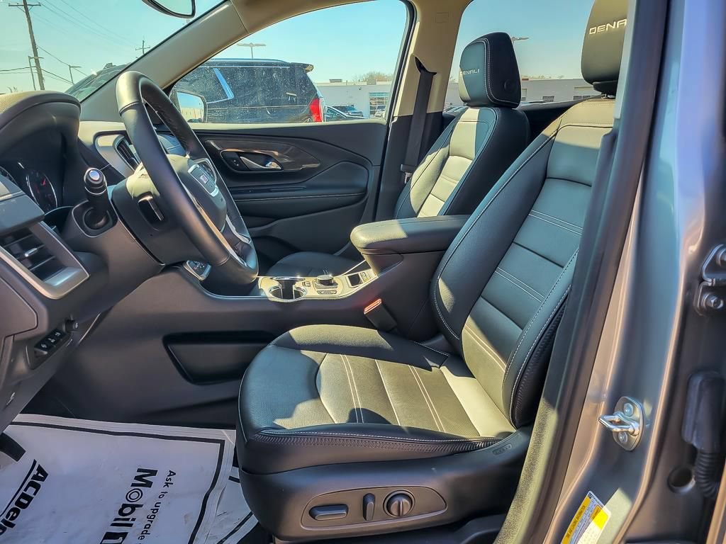 Used 2024 GMC Terrain Denali w/ Denali Premium Package AWD/4WD image 10