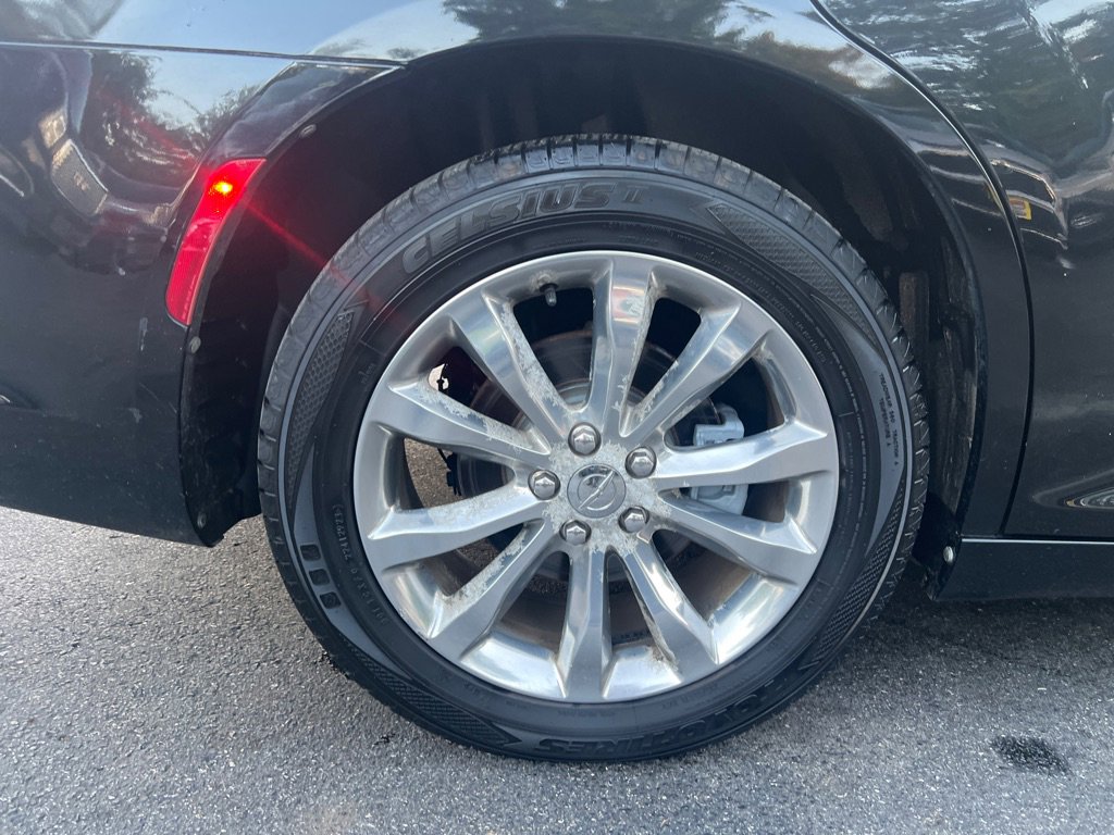 Used 2015 Chrysler 300 Limited w/ 300 Premium Group image 34