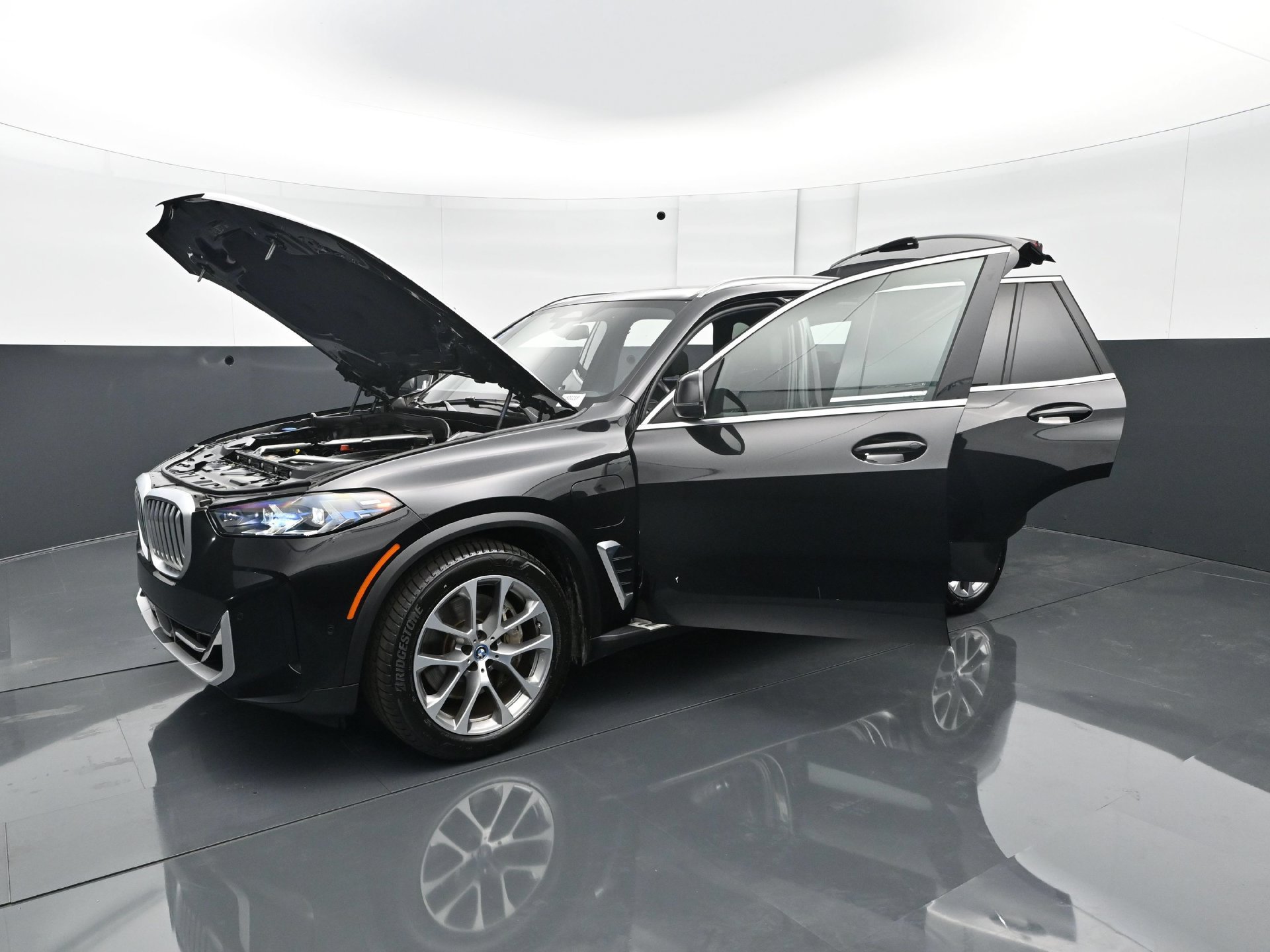 Used 2025 BMW X5 xDrive50e AWD/4WD image 48