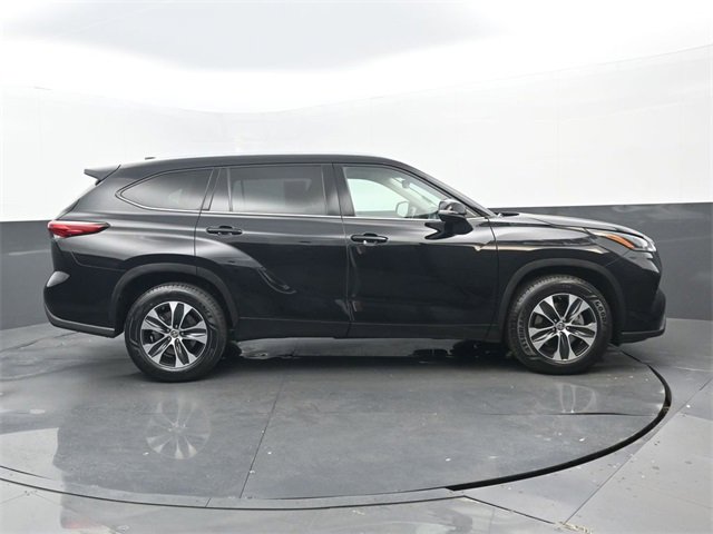 Used 2021 Toyota Highlander XLE image 2