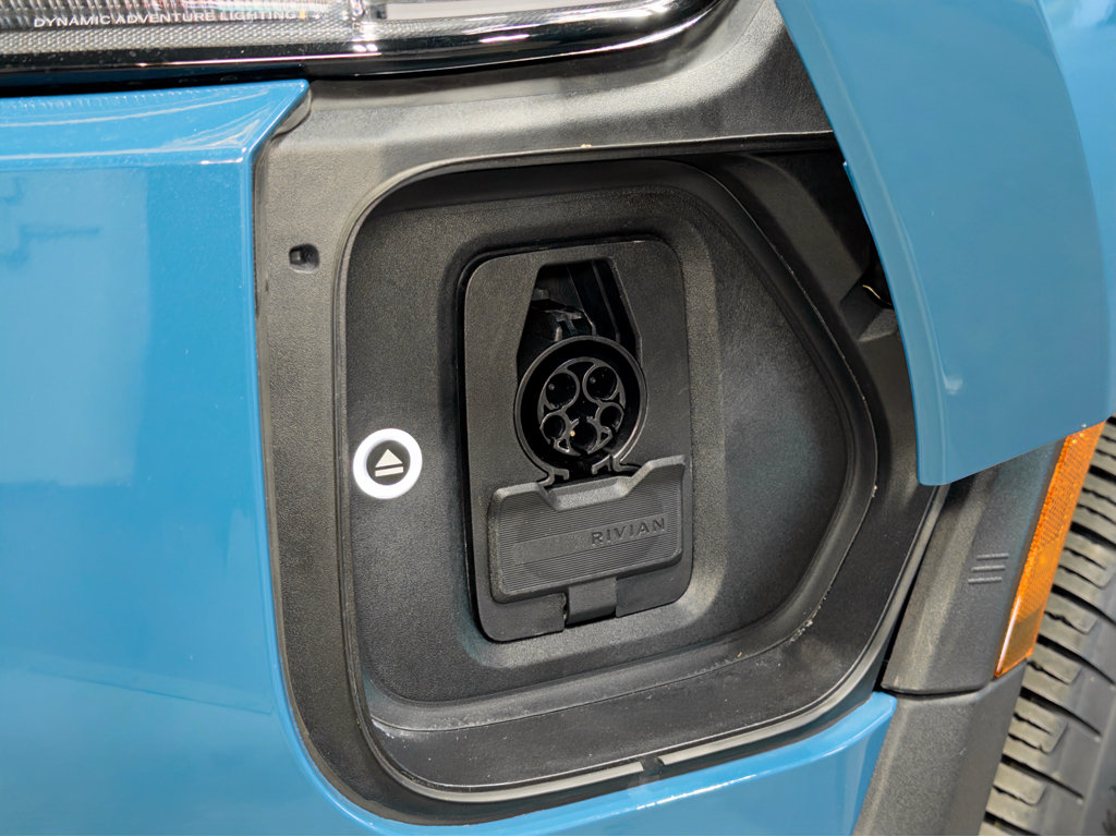 Used 2025 Rivian R1T Adventure AWD/4WD image 5