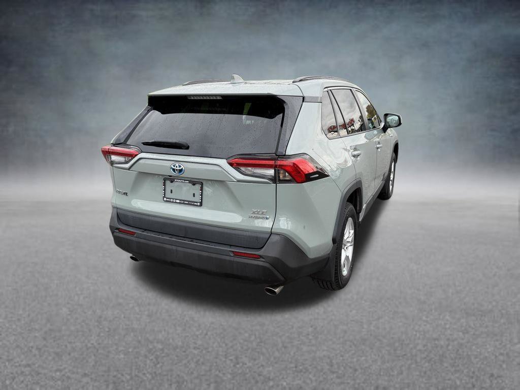 Used 2021 Toyota RAV4 XLE w/ XLE Grade Weather Package AWD/4WD image 5