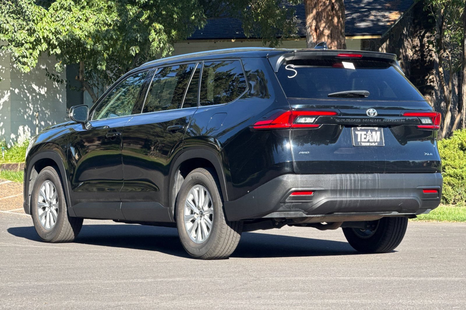 Used 2025 Toyota Grand Highlander AWD image 6