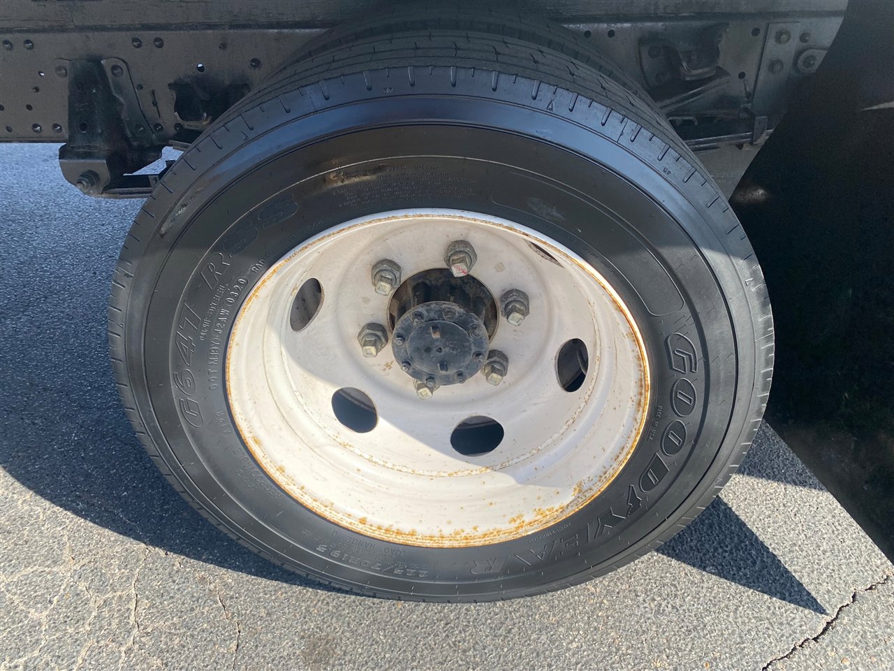 Used 2020 Isuzu NPR image 10