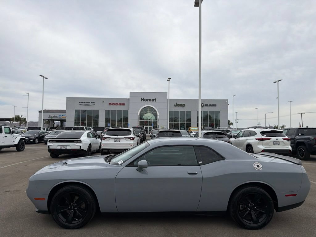 Used 2021 Dodge Challenger SXT RWD image 9