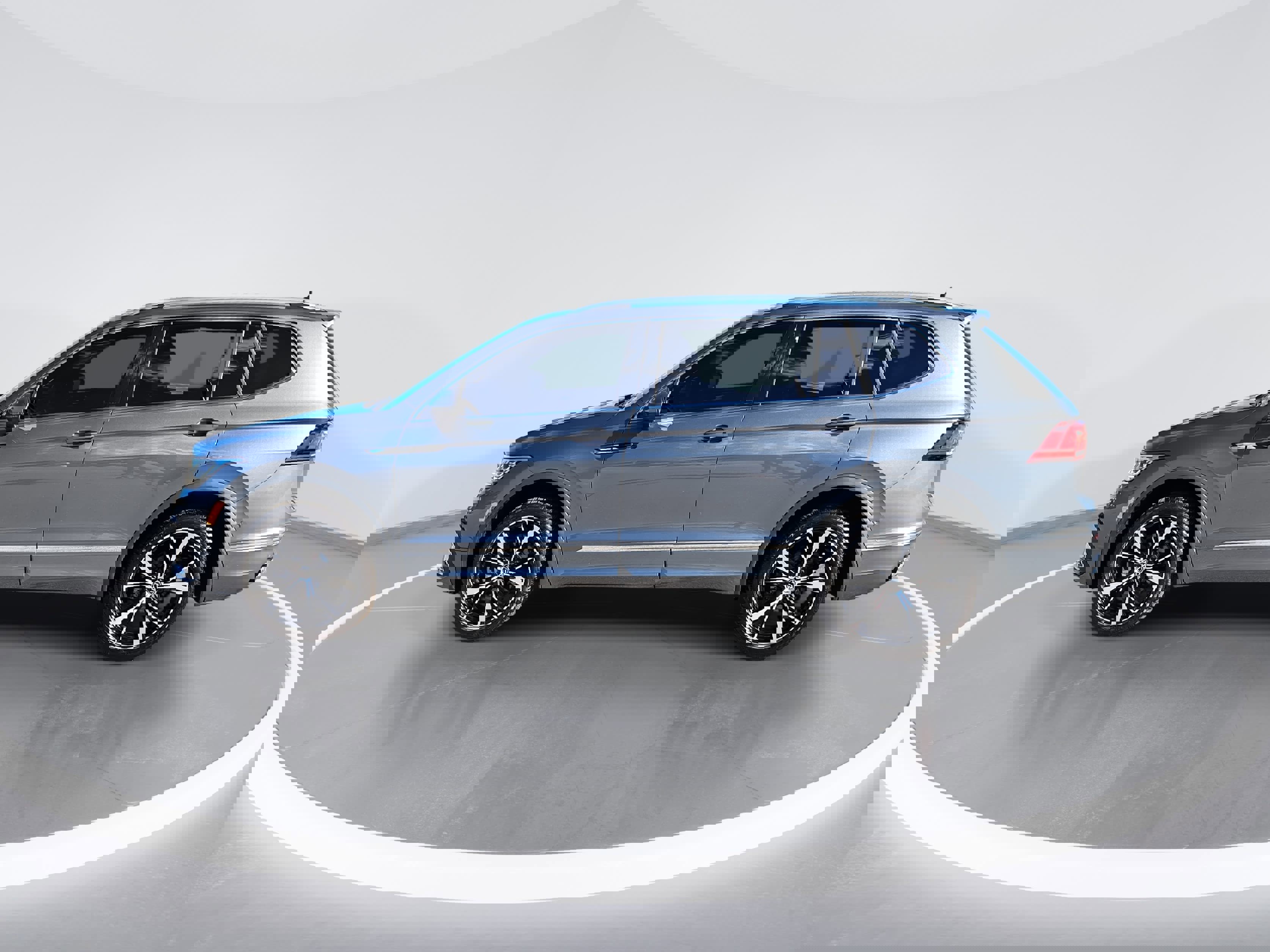 Certified 2024 Volkswagen Tiguan SEL R-Line image 6