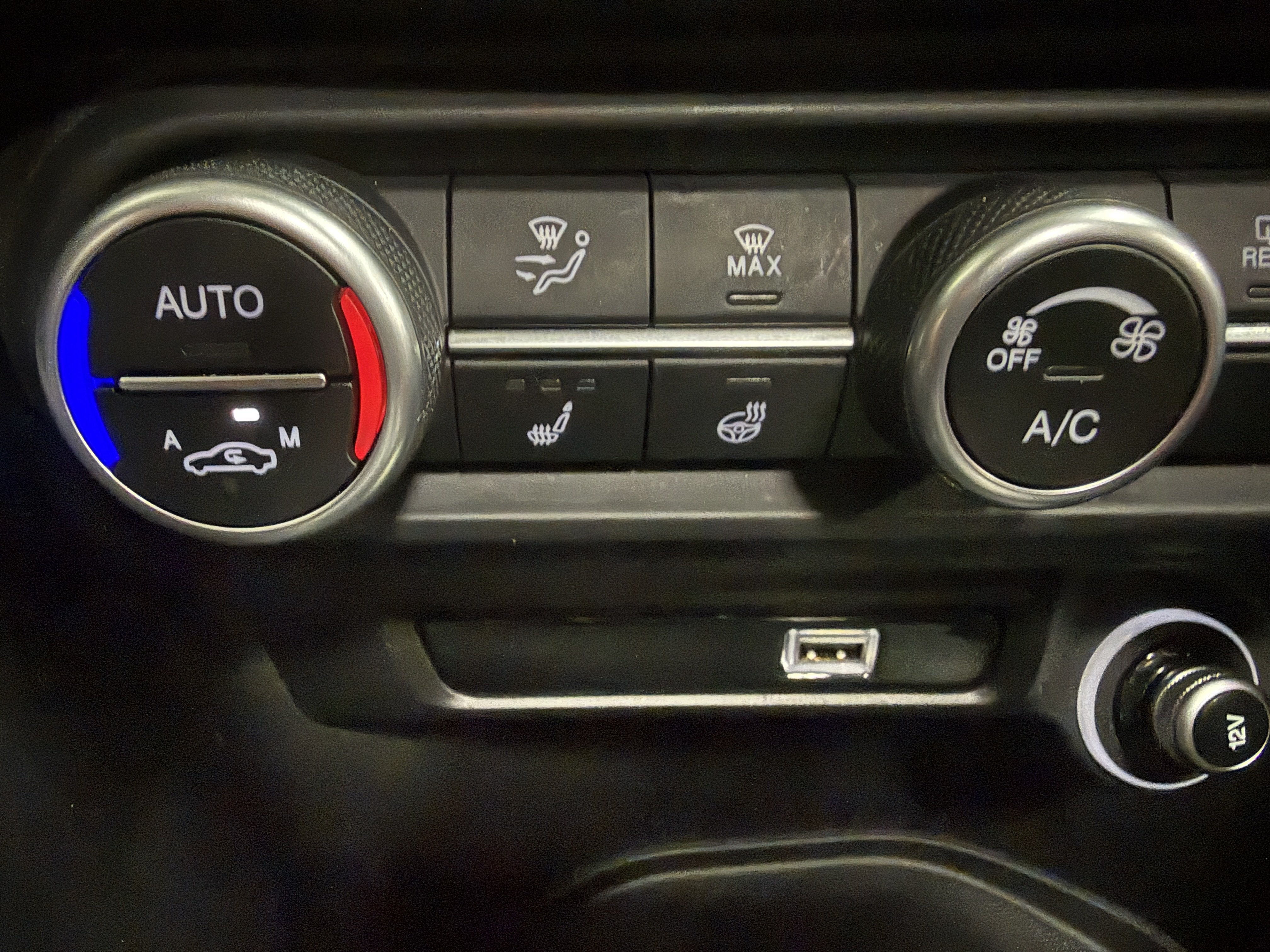 Used 2024 Alfa Romeo Giulia Veloce AWD/4WD image 17