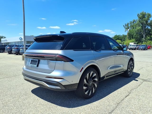 Used 2024 Lincoln Nautilus Reserve w/ Equipment Group 202A AWD/4WD image 7
