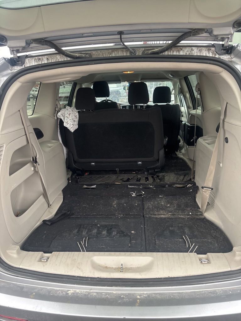 Used 2020 Chrysler Voyager L image 11