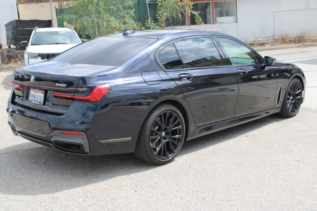 Used 2021 BMW 740i w/ M Sport Package RWD image 4