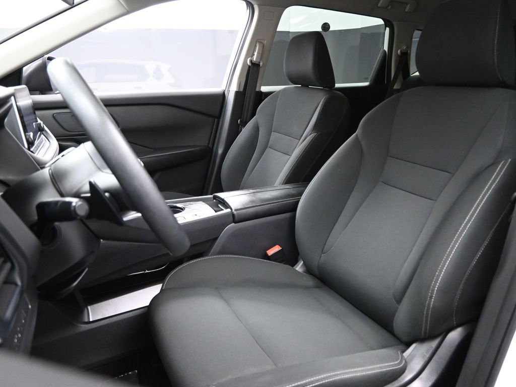 Used 2024 Nissan Rogue S image 9