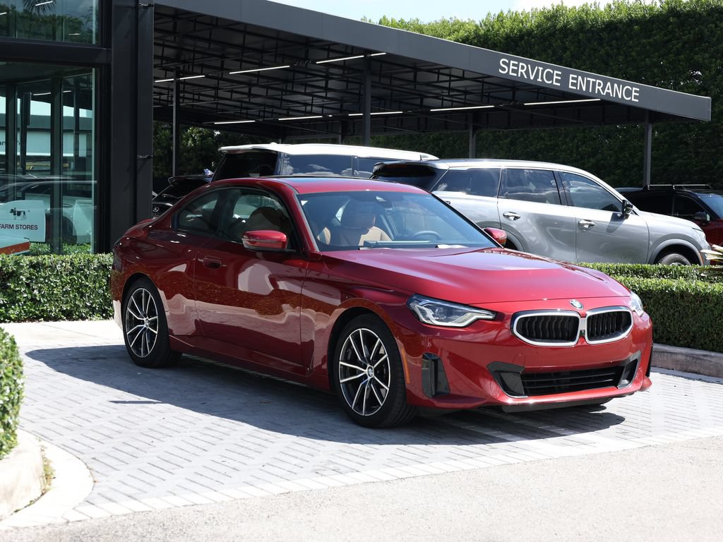Used 2025 BMW 230i Coupe RWD image 2