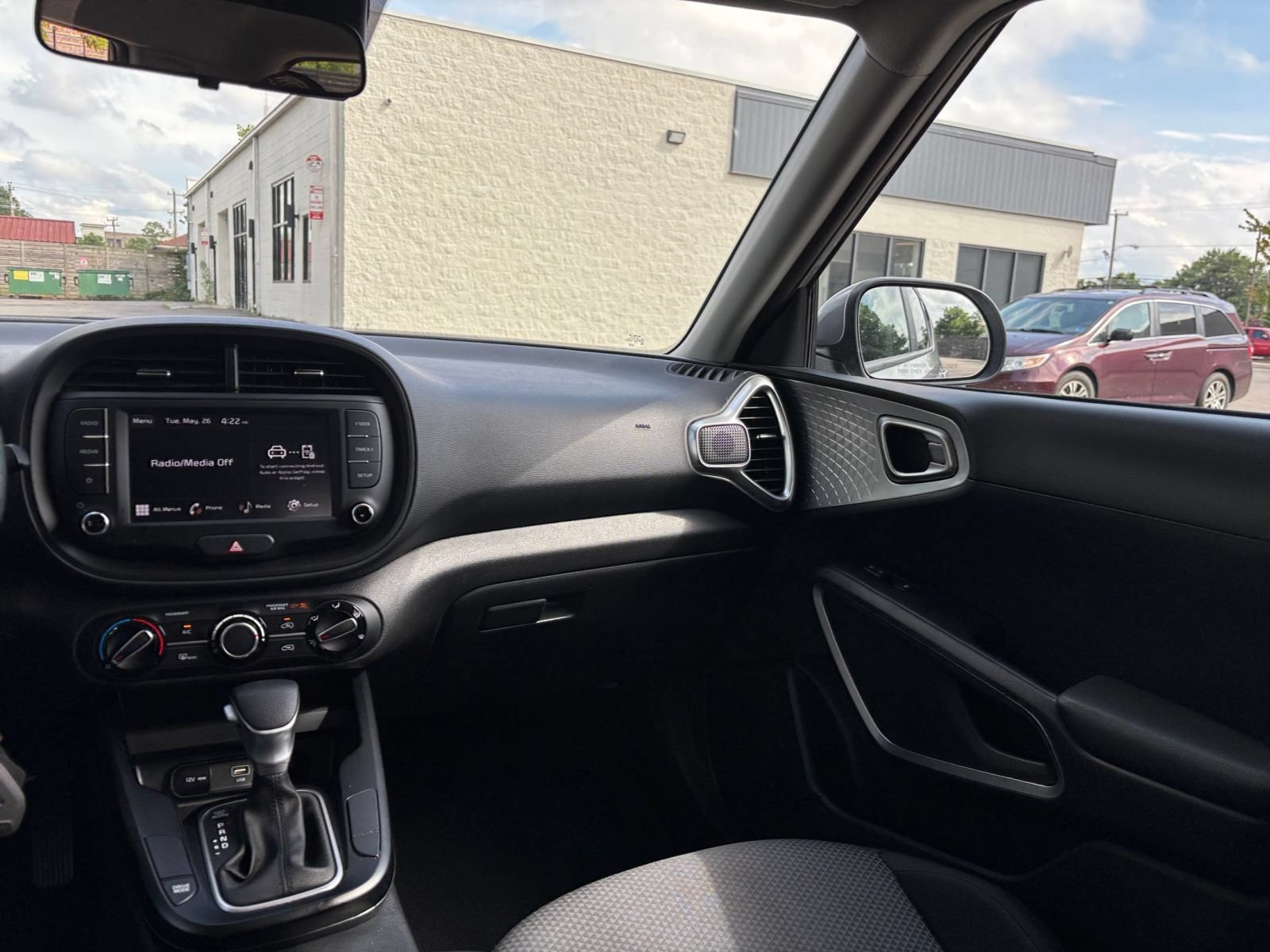 Used 2025 Kia Soul LX w/ LX Technology Package FWD image 34
