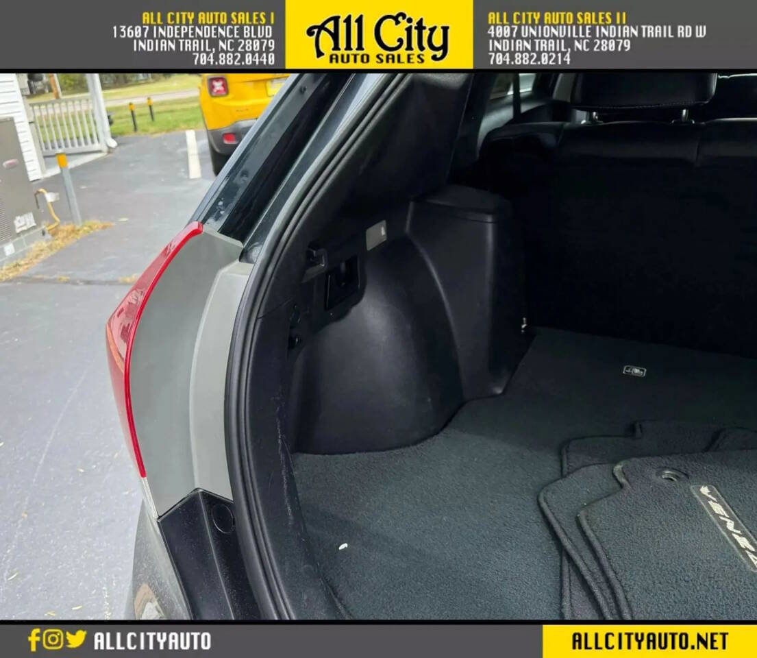 Used 2013 Toyota Venza XLE image 33