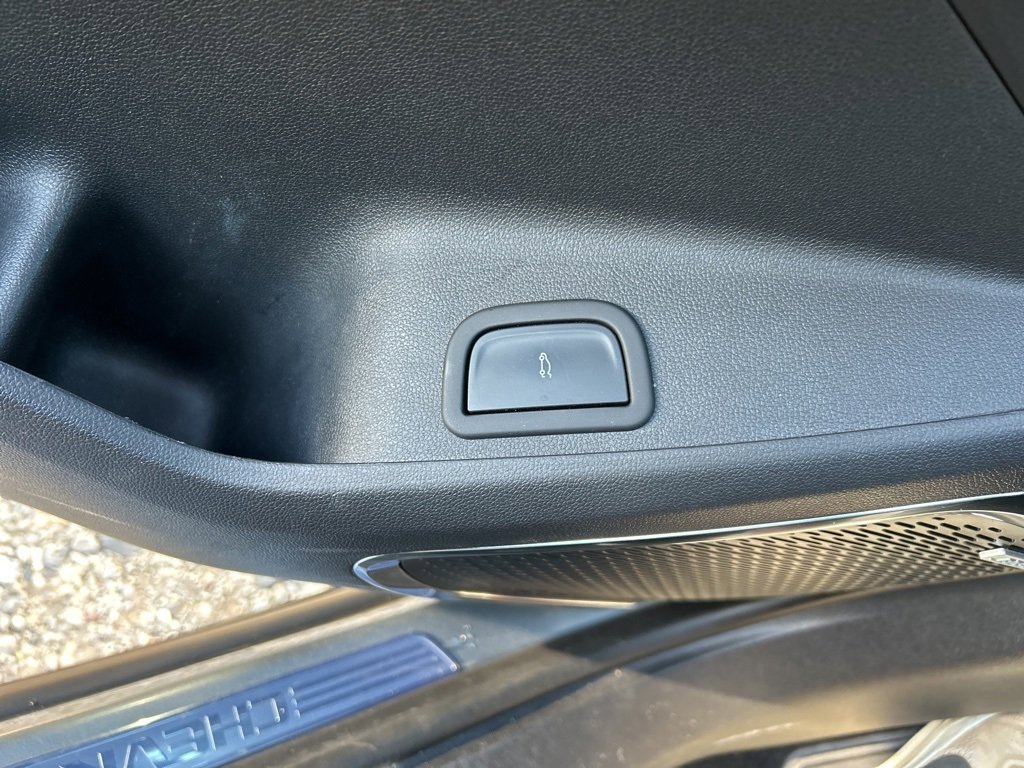 Used 2024 Chevrolet Traverse RS image 31