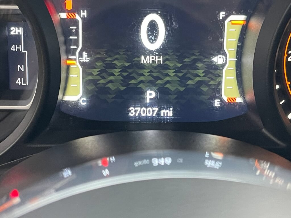 Used 2025 Jeep Wrangler Unlimited Sahara AWD/4WD image 3
