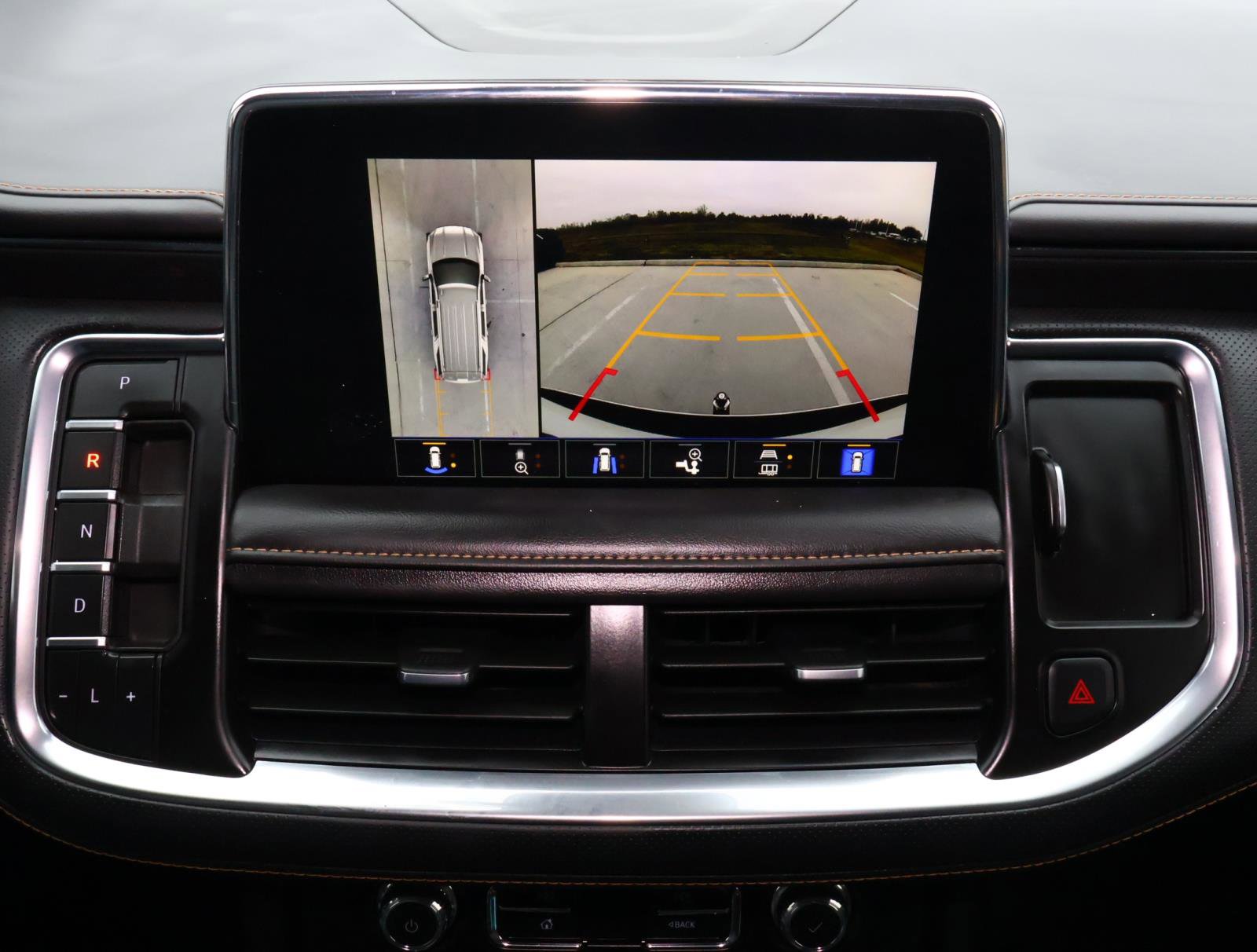 Used 2023 GMC Yukon AT4 w/ Technology Package image 32