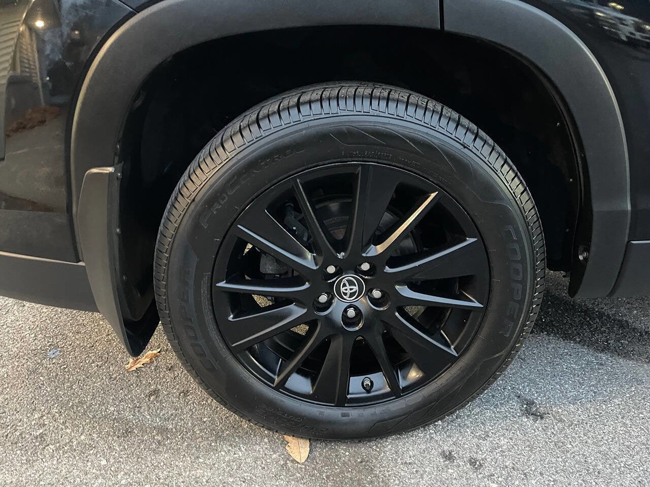 Used 2019 Toyota Highlander SE AWD/4WD image 10