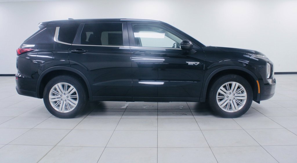 Used 2024 Mitsubishi Outlander ES image 25