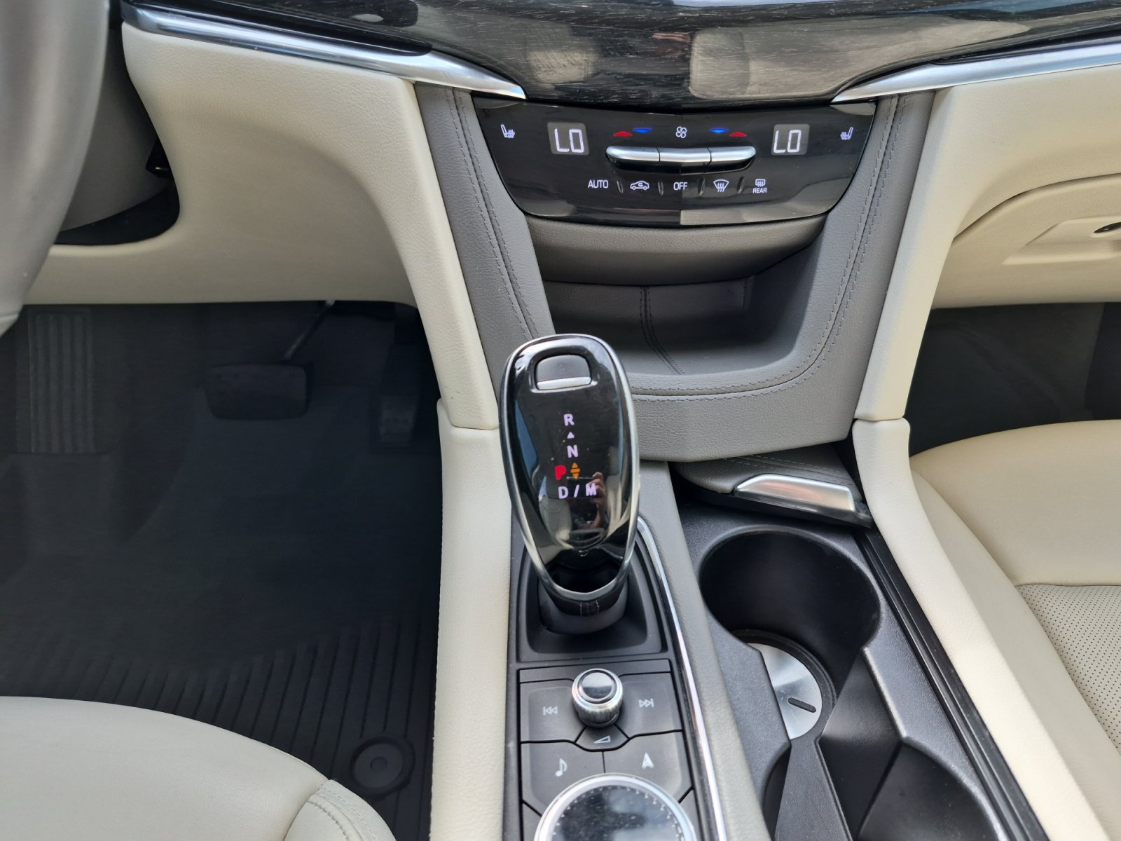 Used 2021 Cadillac XT6 Premium Luxury w/ LPO, Floor Liner Package FWD image 22