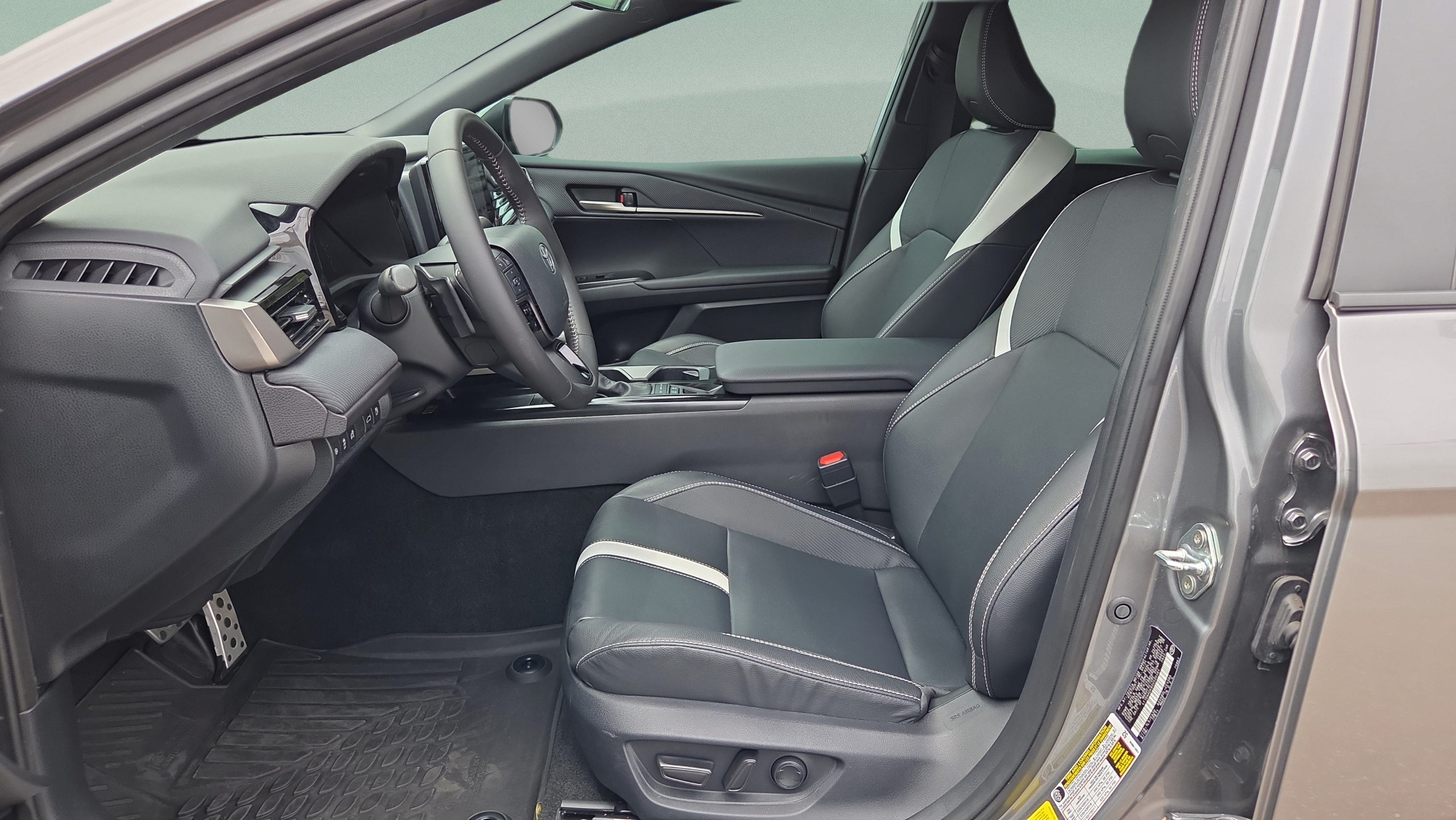 Certified 2025 Toyota Camry SE w/ Convenience Package FWD image 9