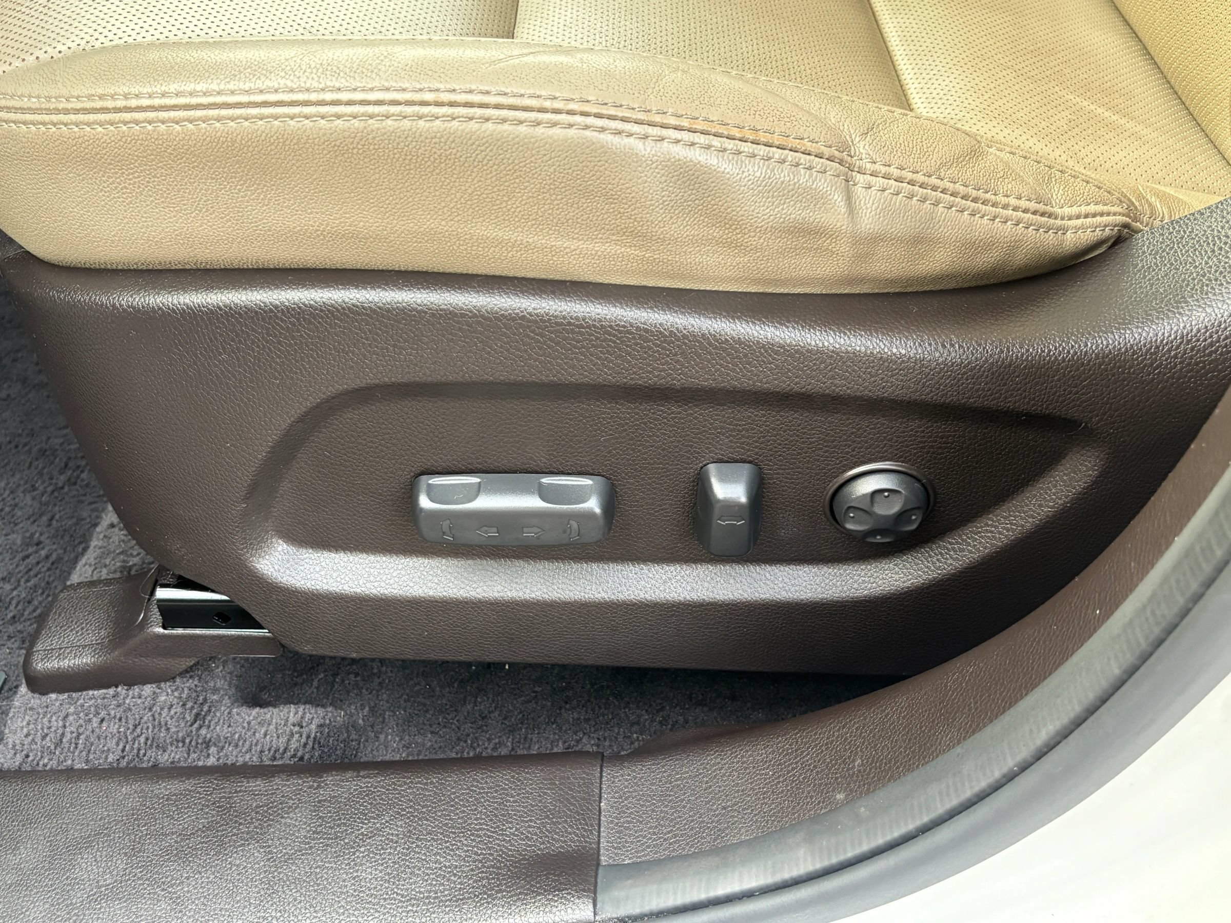 Used 2019 Hyundai Santa Fe XL AWD/4WD image 15
