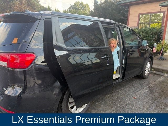 Used 2017 Kia Sedona LX w/ LX Essentials Premium Package FWD image 5