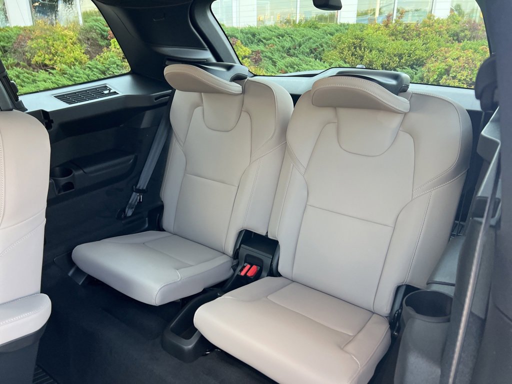 New 2026 Volvo XC90 B6 Plus image 32