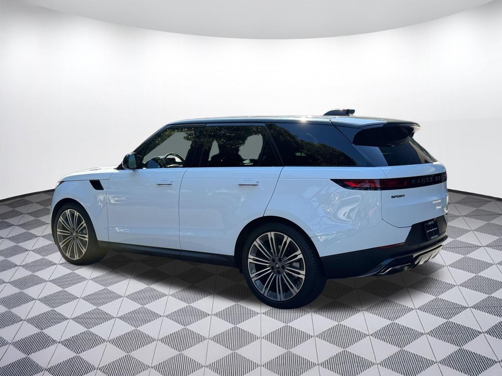 Used 2024 Land Rover Range Rover Sport SE AWD/4WD image 3