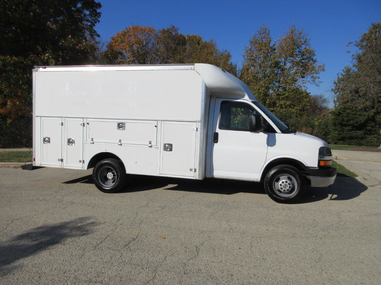 Used 2016 Chevrolet Express 3500 RWD image 4