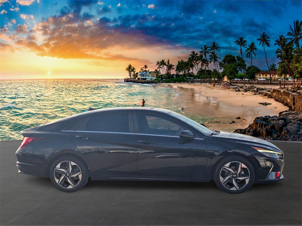 Used 2023 Hyundai Elantra Limited w/ Cargo Package image 4