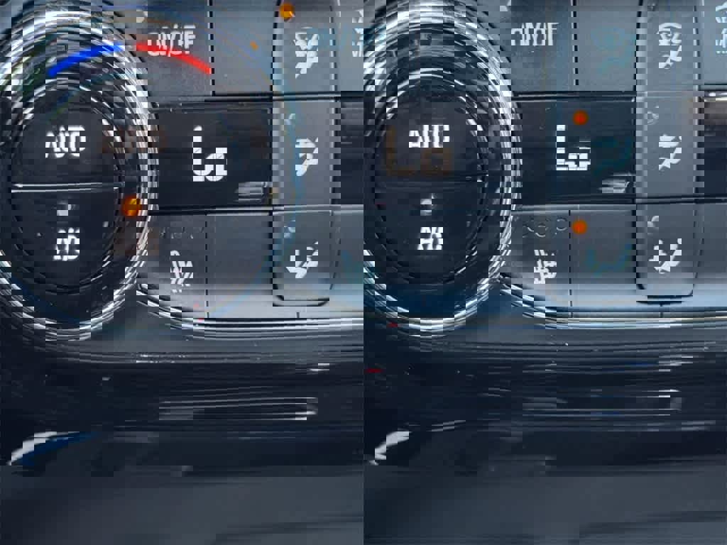 Used 2025 Chevrolet Trax RS w/ Sunroof Package image 22