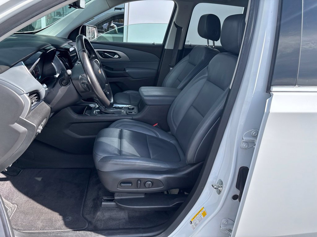 Used 2019 Chevrolet Traverse LT w/ LT Premium Package AWD/4WD image 9