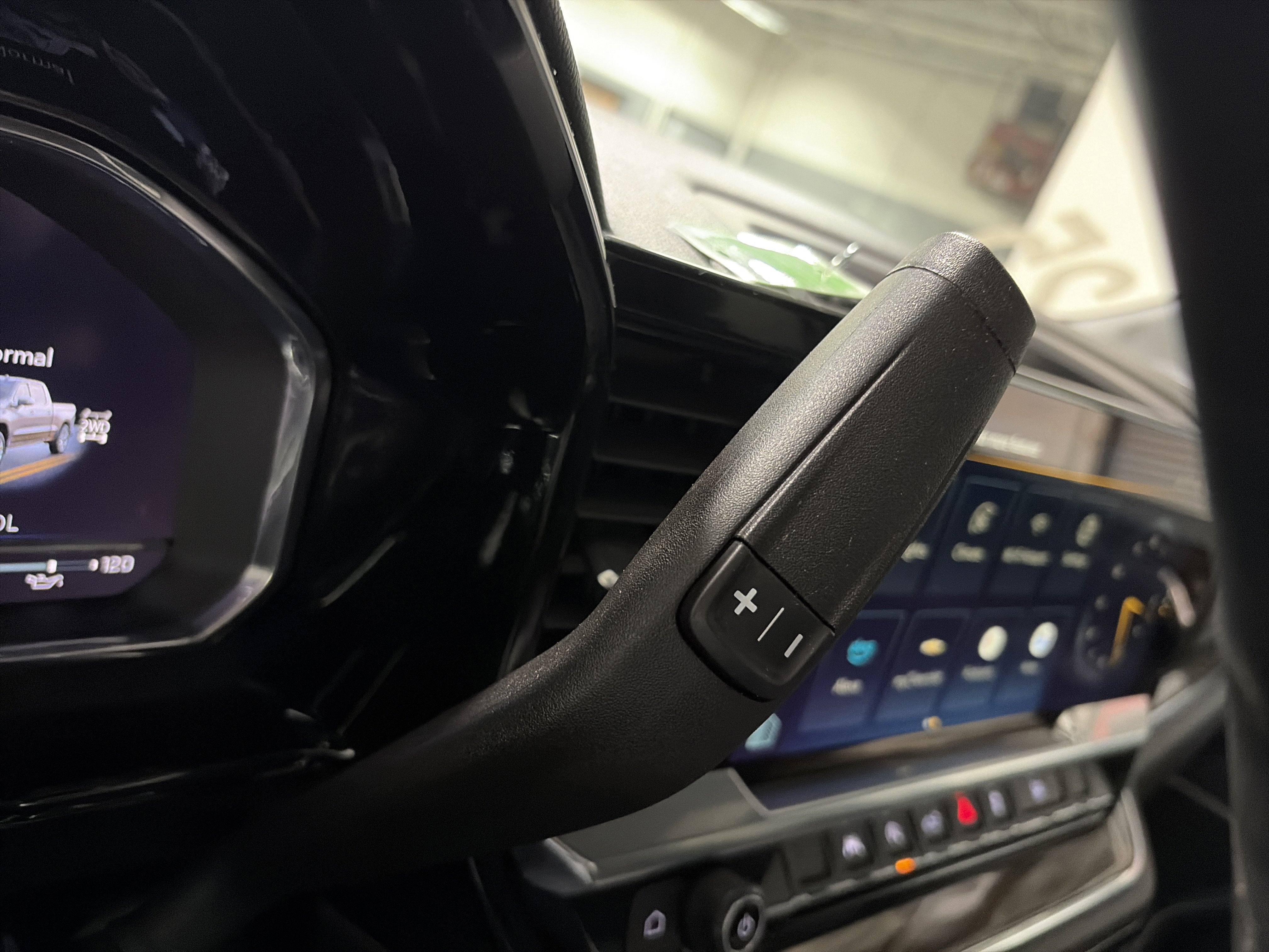 Used 2025 Chevrolet Silverado 1500 LT image 21