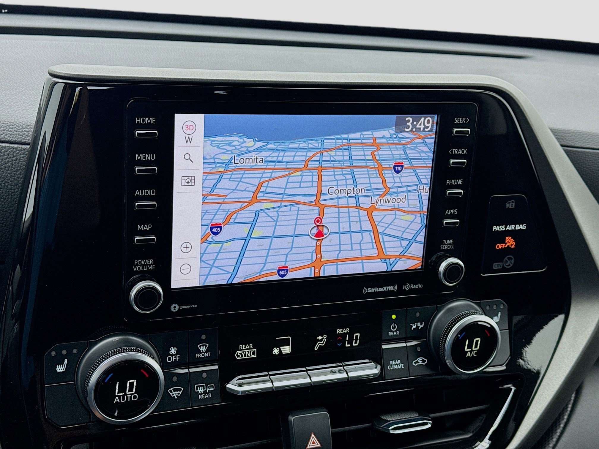 Used 2021 Toyota Highlander XLE image 9