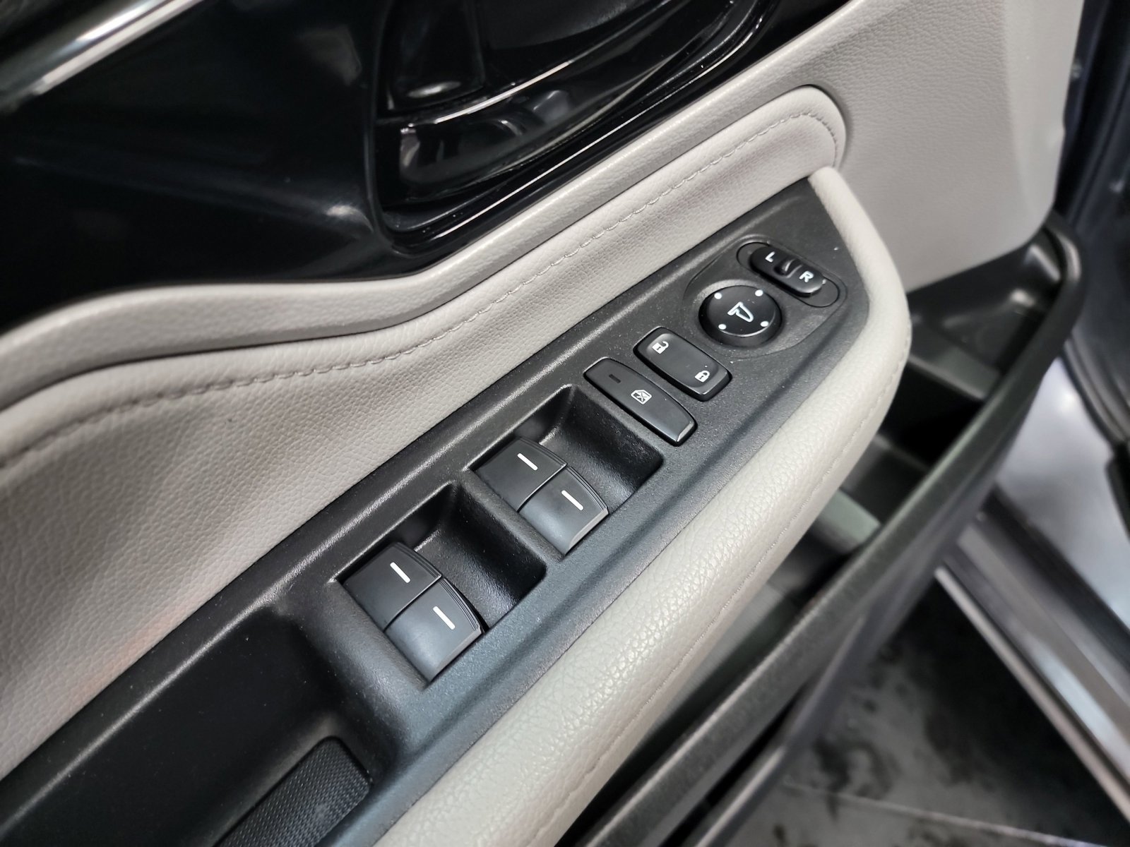 Used 2023 Honda Odyssey Touring image 14