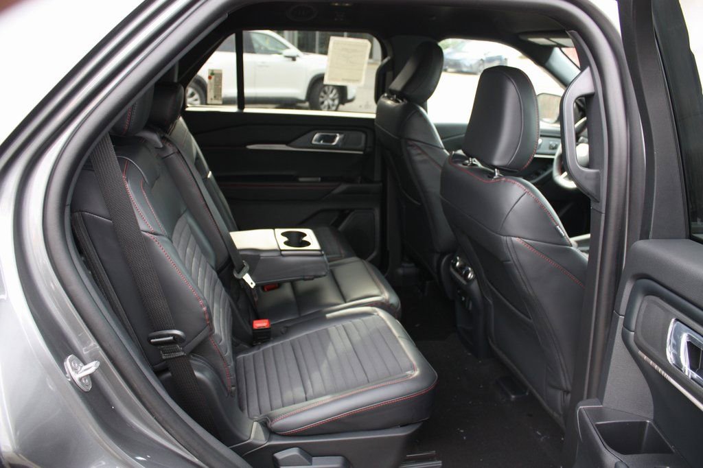 New 2026 Ford Explorer ST-Line w/ ST-Line Street Pack image 16