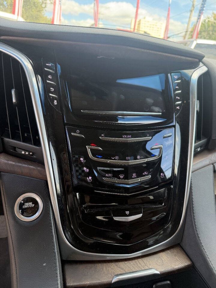 Used 2019 Cadillac Escalade Luxury AWD/4WD image 11