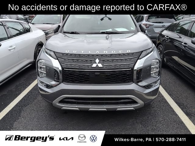 Used 2023 Mitsubishi Outlander SEL AWD/4WD image 2