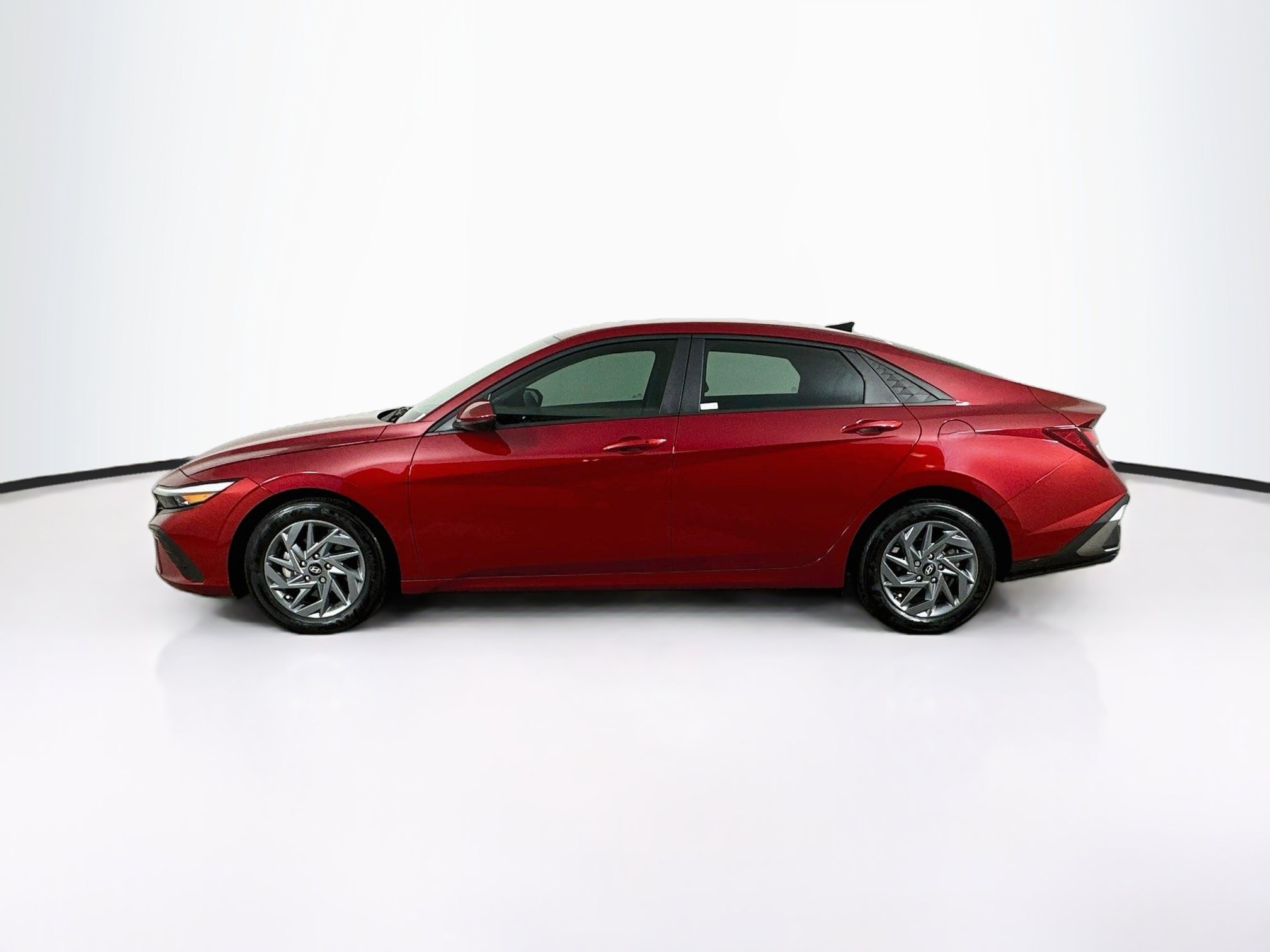 Used 2024 Hyundai Elantra SEL FWD image 4