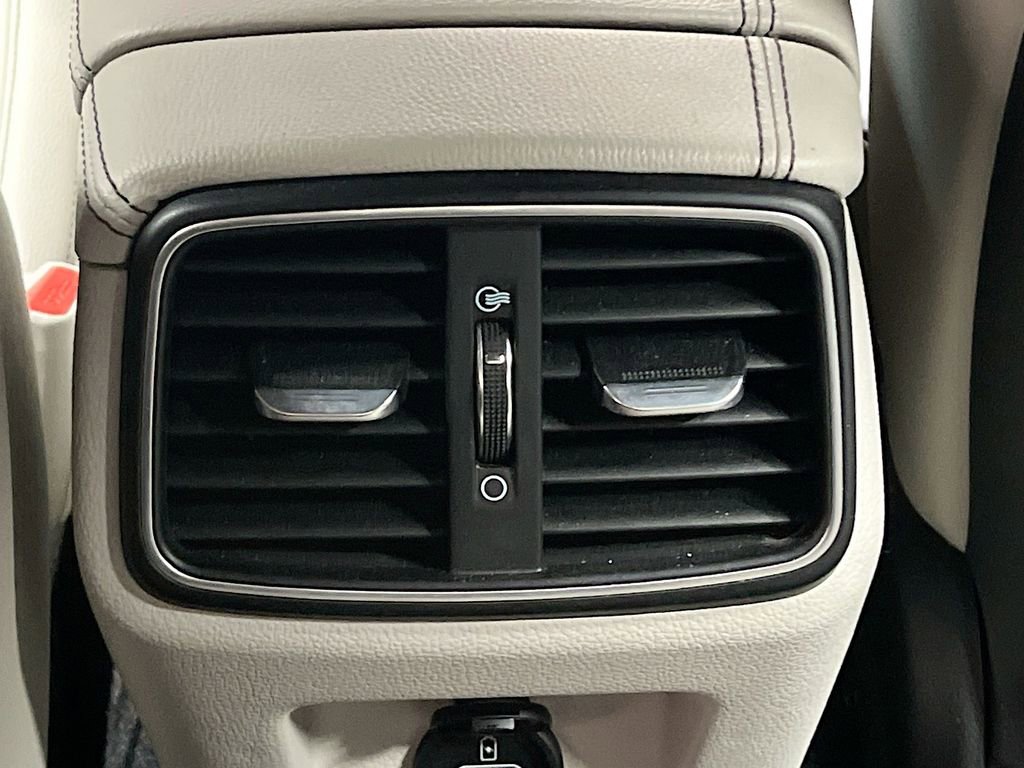 Used 2023 Genesis G70 2.0T image 26