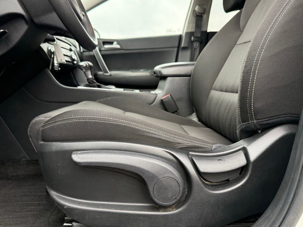 Used 2021 Kia Sportage LX image 9