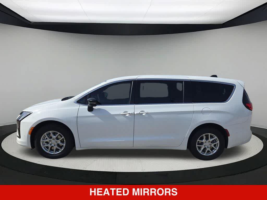 New 2027 Chrysler Pacifica Select FWD image 3