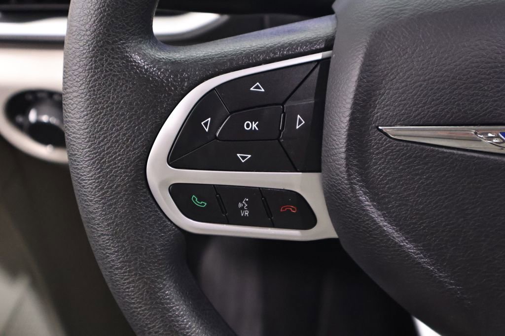 Used 2017 Chrysler Pacifica Touring image 27