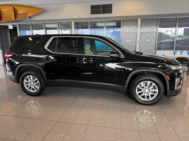 Used 2022 Chevrolet Traverse LS FWD image 3