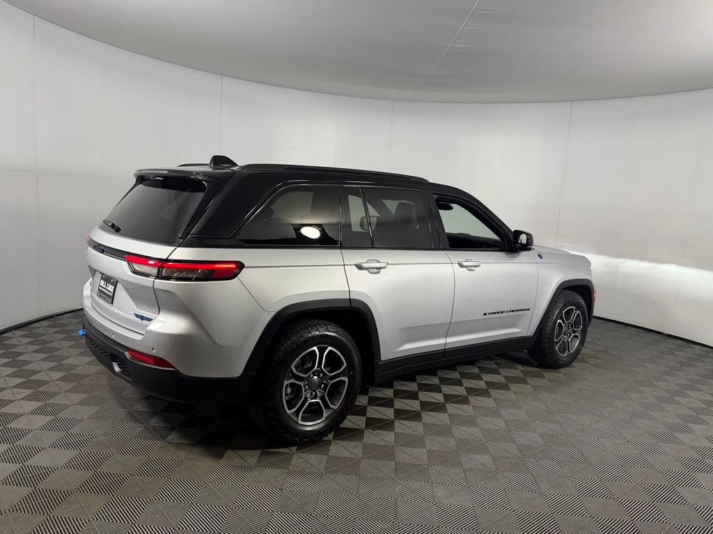 Used 2023 Jeep Grand Cherokee Trailhawk w/ Advanced Protech Group II AWD/4WD image 7