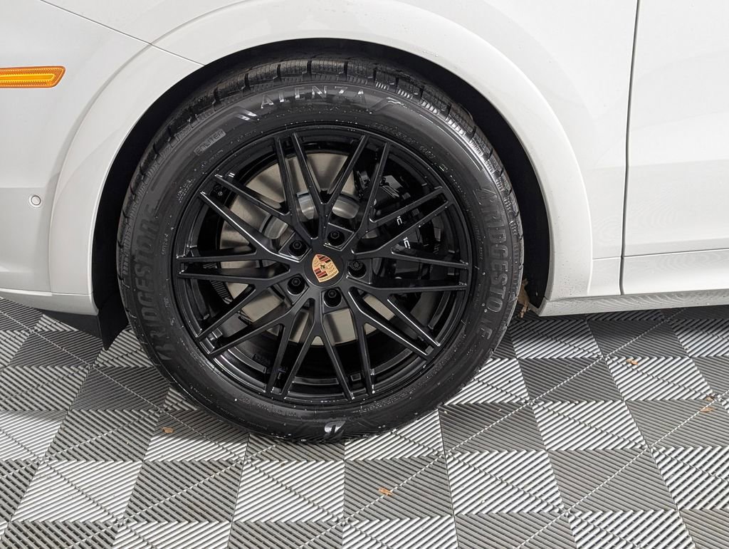 New 2026 Porsche Cayenne GTS image 11