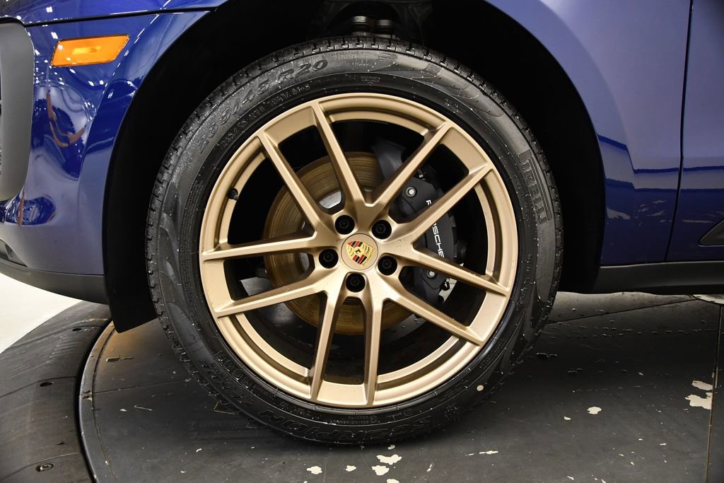 Certified 2025 Porsche Macan image 12