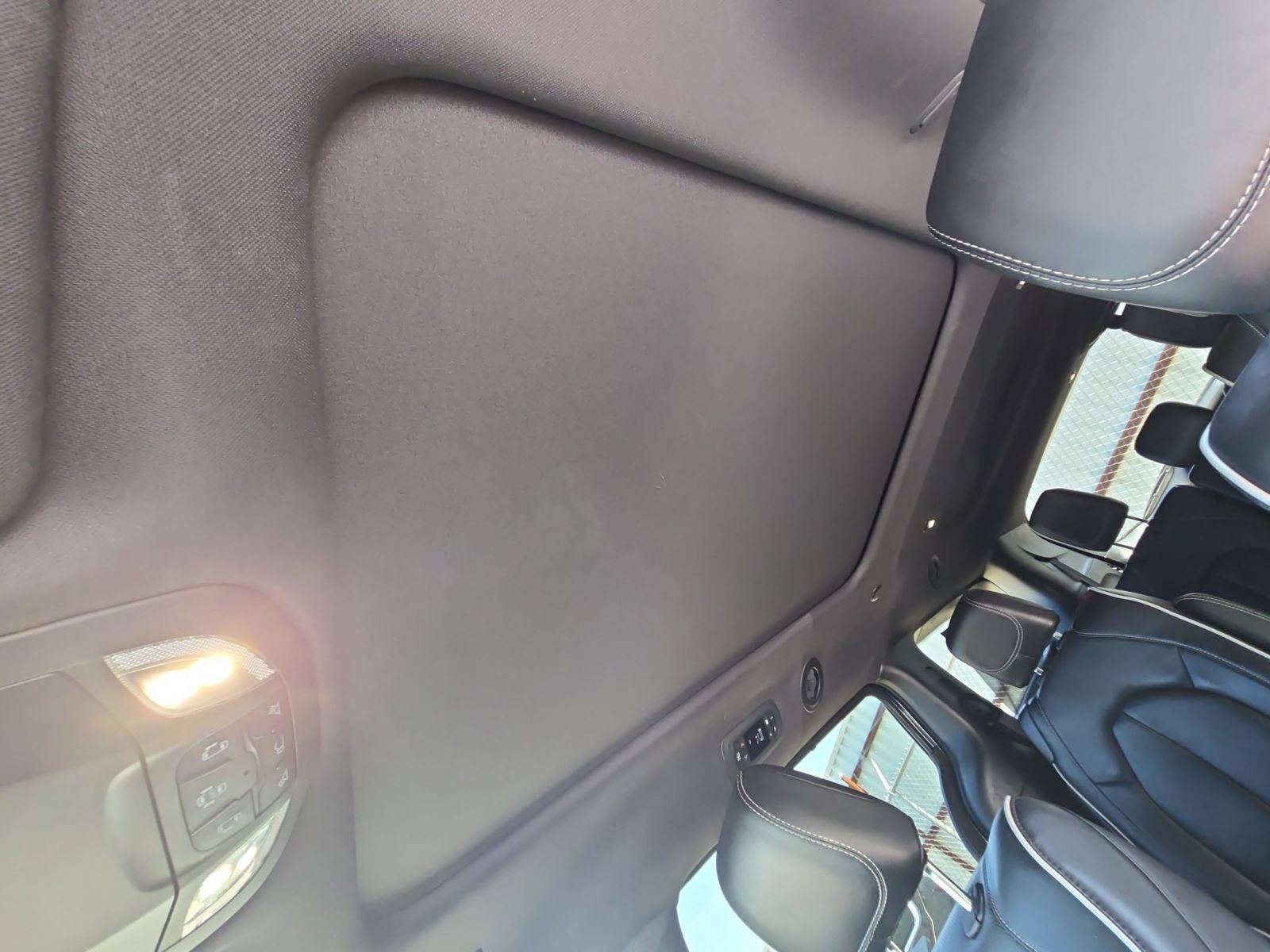 Used 2025 Chrysler Pacifica Limited FWD image 13